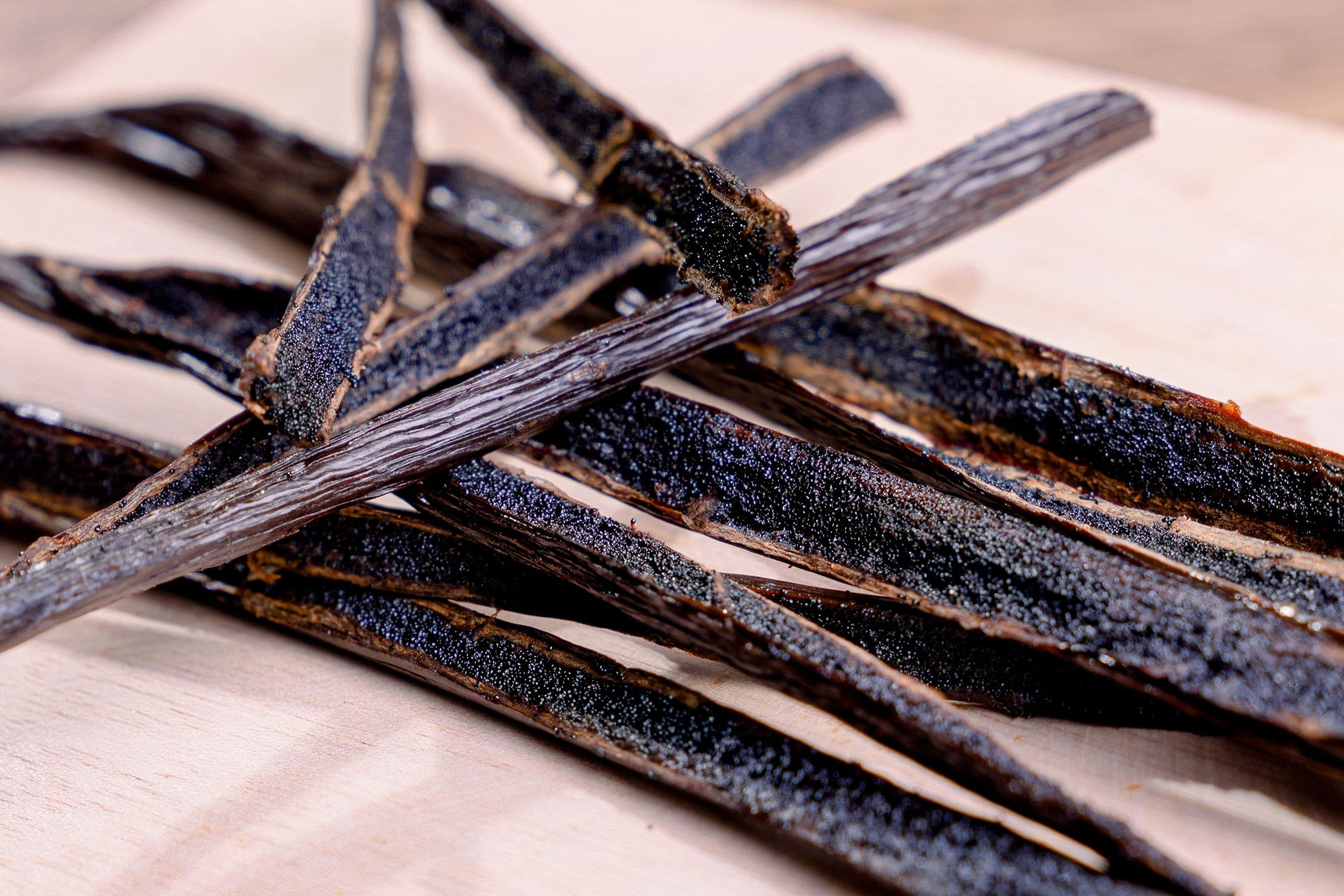 Wholesale vanilla from Madagascar and Uganda: buying for shelves and pastry